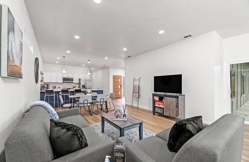 Northeast Dallas Casa | Dallas Luxe Retreat- Lavish 4-Bedroom Escape