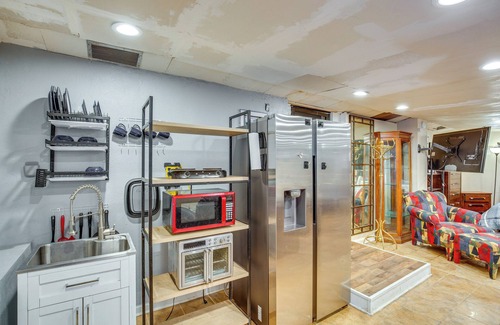Dallas Apartamento | Dallas Studio w/ Home Office - 4 Mi to Fair Park!