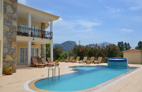 Dalyan Villa | Dalyan Tulip Villa: piscina privada y zona ajardinada, ubicación tranquila