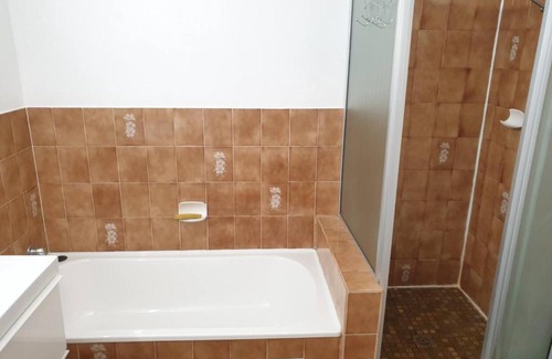 Turner Casa | Dana-Private Room in a 3-Bedroom Apartment-3