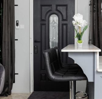 Kingstown Apartamento | Dana's Perch - Modern Studio Apartment 1
