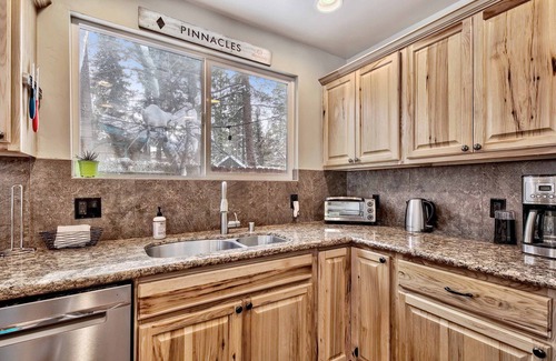 South Lake Tahoe Casa | Dancing Bear Cabin | Pet Friendly, Sleeps 4, Totally cute!