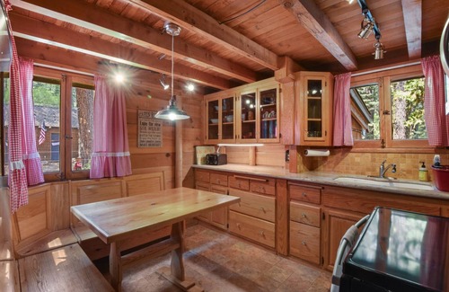 Timberland Cabina | Dancing Cubs Camp - Updated, Dog Friendly, Hot Tub