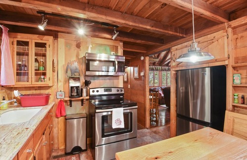 Timberland Cabina | Dancing Cubs Camp - Updated, Dog Friendly, Hot Tub