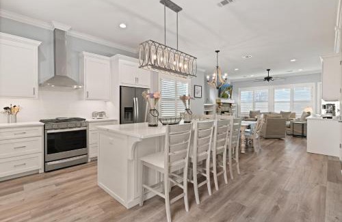 King City Casa | Dancing In The Moonlight - 108 Gould Street