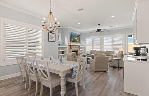 King City Casa | Dancing In The Moonlight - 108 Gould Street