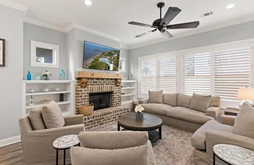King City Casa | Dancing In The Moonlight - 108 Gould Street