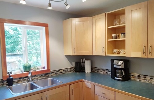 Comox Casa | Dancing Trees Guest Suite