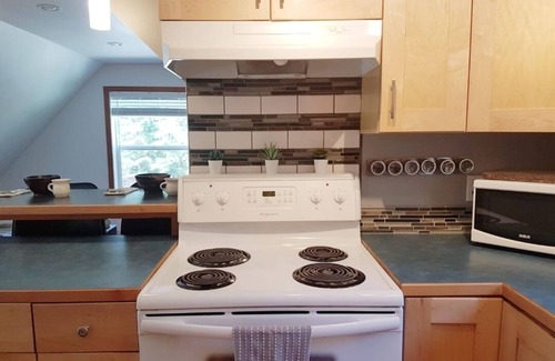 Comox Casa | Dancing Trees Guest Suite