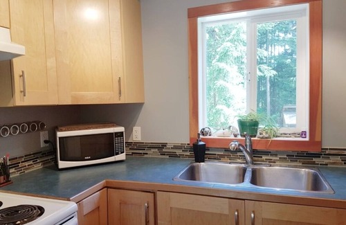 Comox Casa | Dancing Trees Guest Suite