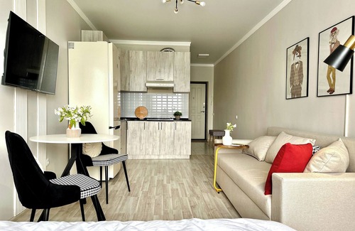 Almaty Apartamento | "Dandy" charming studio with mountain view in center of Almaty with WiFi,AC