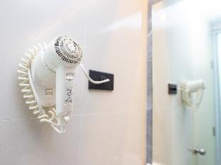 Talat Yot Hotel | Dang Derm In The Park Khaosan