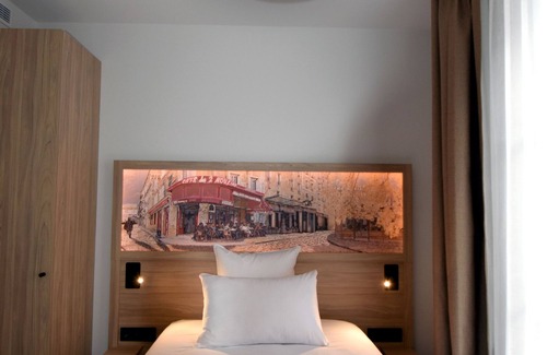 Republique–Point-du-Jour Hotel | Dantan Hotel