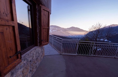 Vertova Cabina | Dante hut tourist rental with panoramic views of the mountains