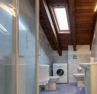 Novara Apartamento | Dante's Skyview - Appartamento mansarda Novara STAZIONE
