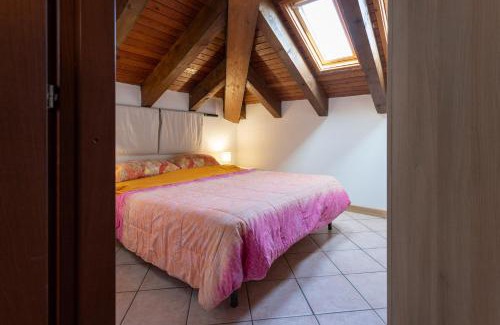 Novara Apartamento | Dante's Skyview - Appartamento mansarda Novara STAZIONE
