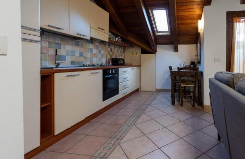 Novara Apartamento | Dante's Skyview - Appartamento mansarda Novara STAZIONE