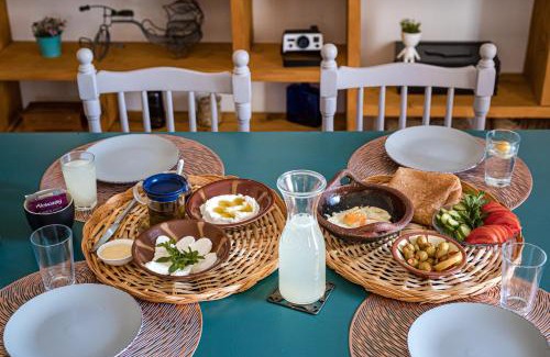 Kfardebian Apartamento | Dar Al Khattar 4 BR in Batroun with Pool