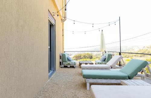 Kfardebian Apartamento | Dar Al Khattar 4 BR in Batroun with Pool