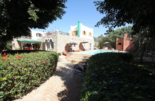 Ghazoua Casa | DAR ELWAN CASA DE BERBER CON PISCINA, JARDIN DE ARBOLES, HAMMAM.