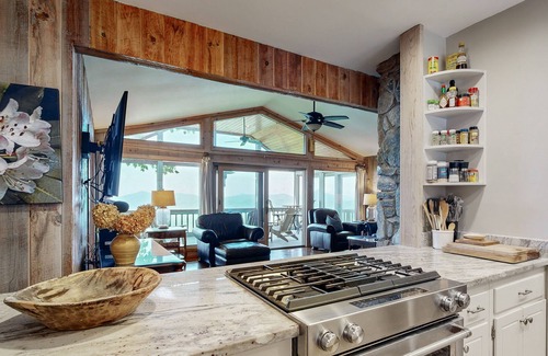 Sapphire Cabaña | Darby Cottage - Incredible views from this 2/2 in Sapphire, NC.