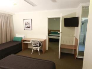 Surfers Paradise Hotel | Darcy Arms Hotel Motel