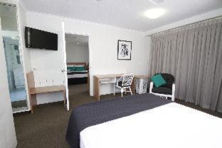 Surfers Paradise Hotel | Darcy Arms Hotel Motel