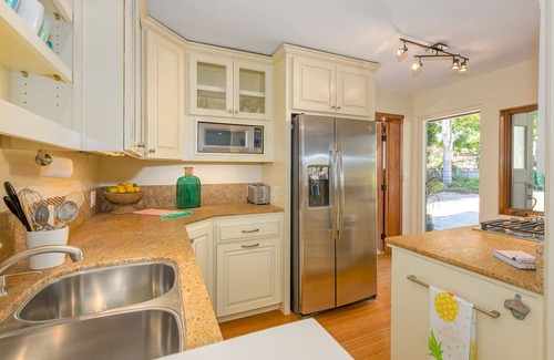 West Mesa Casa | Darling, Beach-Close, 6 Blocks to Bch Stairs, Walk to Dine, Shop, Park, Grocery