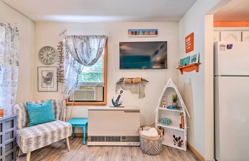 North East Cabaña | Darling Cottage ~ 1 Mi to Lake Erie Beach!