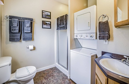 Orick Apartamento | Darling studio near the beach & state parks with kitchenette, WiFi, & more