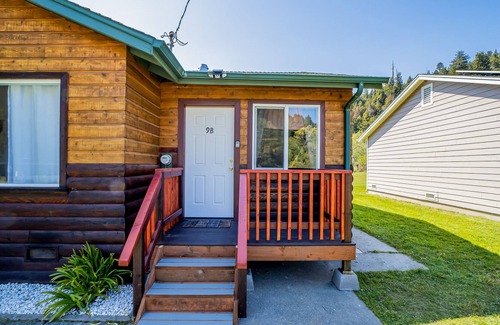 Orick Apartamento | Darling studio near the beach & state parks with kitchenette, WiFi, & more