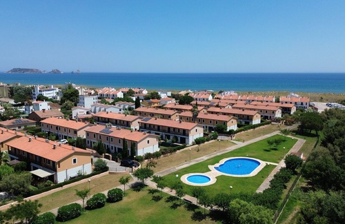 Mas Pinell Chalet De Esquí | Daró 3D 49 - moderno, piscina, esquinera, a 250m de la playa