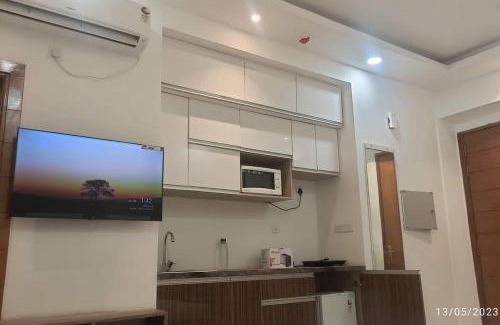 Noida Apartamento | Darshana Studios - Fully Furnished Studio