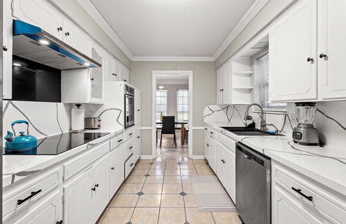 Northwest Dallas Casa | Darvany Haven: Pool & Spa Retreat @ Prime Location