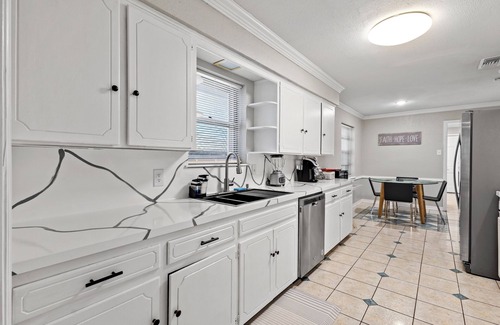 Northwest Dallas Casa | Darvany Haven: Pool & Spa Retreat @ Prime Location