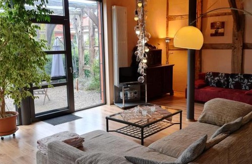 Castell Apartamento | Das Castellchen, Historische Scheune und Garten