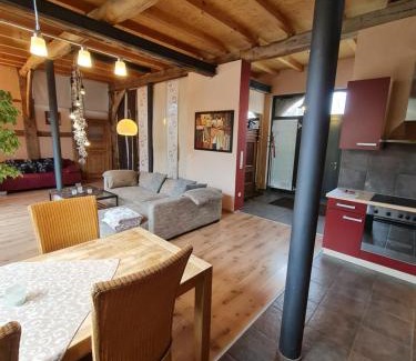 Castell Apartamento | Das Castellchen, Historische Scheune und Garten