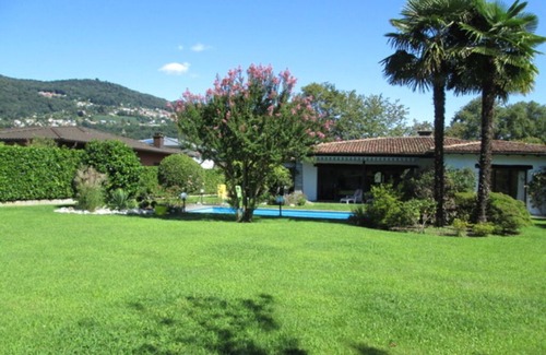 Caslano Casa | das Haus Liegt in See und Golfplatznähe. Doppelgarage und Parkplatz, Schwimmbad