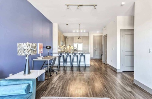 Plano Apartamento | Dashing 1BR Suite | Pool, Parking + Gym I