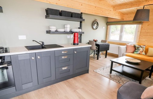 Donegal Cabaña | DAVEY JOHNS FORGE CABIN 2, pet friendly in Carrigart, County Donegal