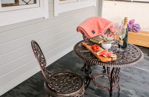 Donegal Cabaña | DAVEY JOHNS FORGE CABIN 2, pet friendly in Carrigart, County Donegal