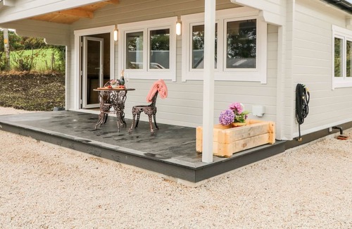 Donegal Cabaña | DAVEY JOHNS FORGE CABIN 2, pet friendly in Carrigart, County Donegal