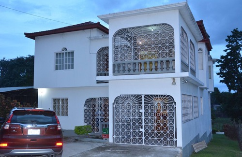 Lacovia Casa | Davis Cottage - ubicada en Brompton, St. Elizabeth, Jamaica.