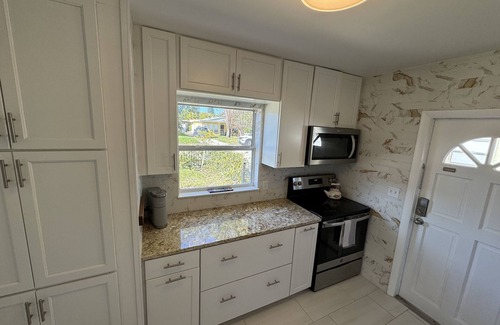 Davis Islands Apartamento | Davis Islands Duplex! Overlooking Water! Tranquil and Renovated.