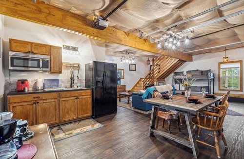Wilmington Casa | Davy Jones' Loft, Treehouse, and Treasure Hunt!