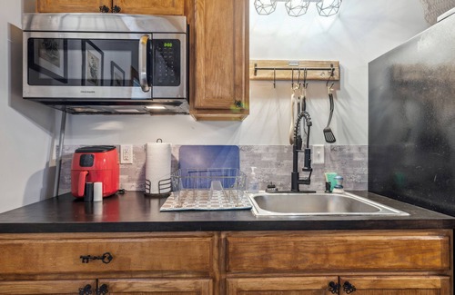 Wilmington Casa | Davy Jones' Loft, Treehouse, and Treasure Hunt!
