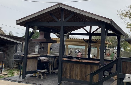 South Side Cabaña | DAWG HOUSE quiet get away centrally located in Corpus Christi