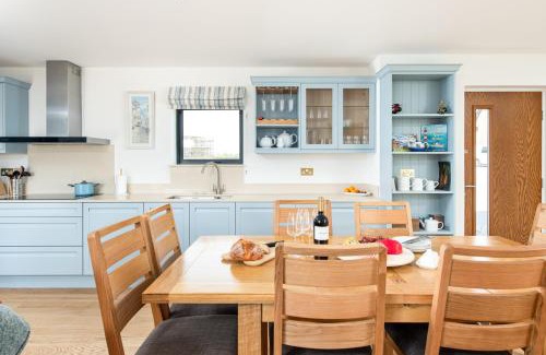 Holworth Casa | Dawn Lighthouse SV10 Silverlake Dorset