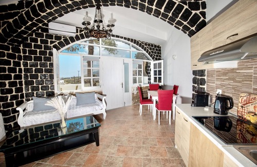 Vourvoulos Hotel | Dawn Suites Santorini