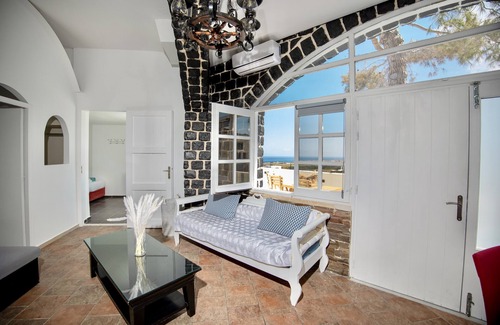 Vourvoulos Hotel | Dawn Suites Santorini